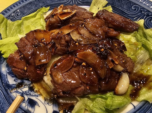 サイコロステーキ、のはず。