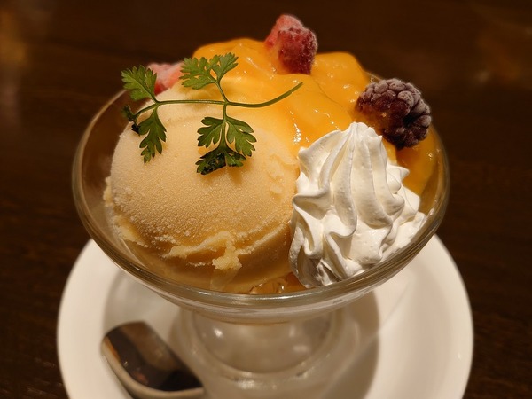 マンゴーパフェ。