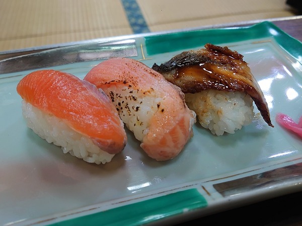 お寿司3貫