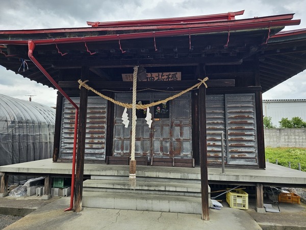 扉は金属？