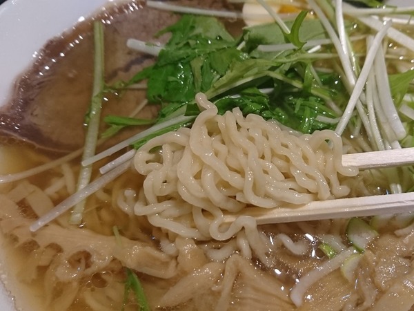 縮れ麺。