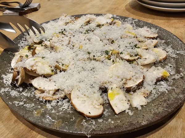 舟形マッシュルームのカルパッチョ