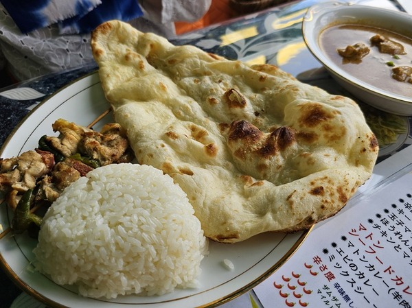 奥さんはプレーンナンで。