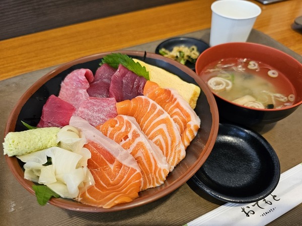 まぐろサーモン丼