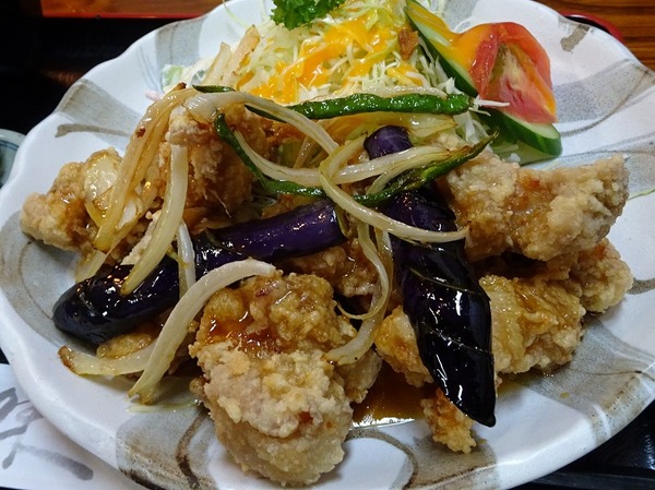 鶏唐揚げ香味ソースがけ