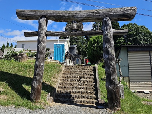 八幡神社の木鳥居