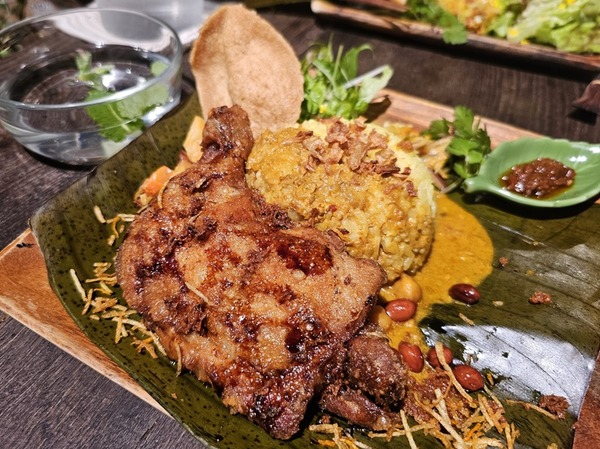 アヤムゴレンプレート