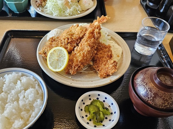 ミックスフライ定食