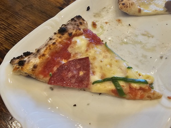 サラミとピーマン