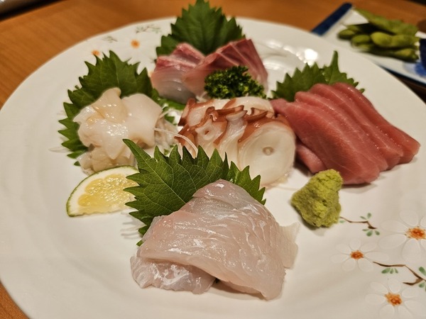 お刺身の盛り合わせ。