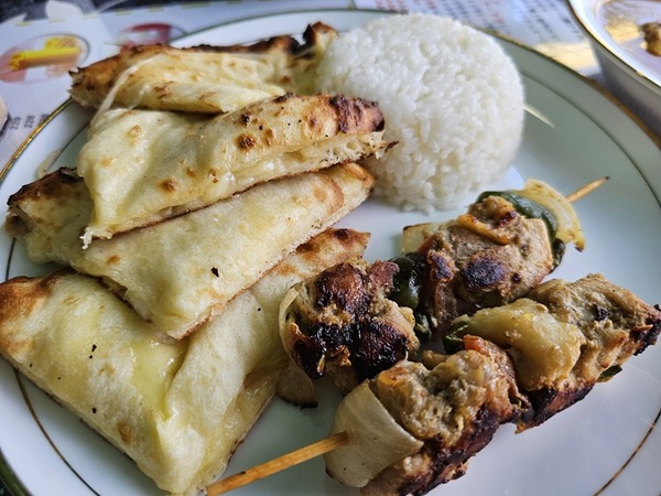 僕はチーズナン。