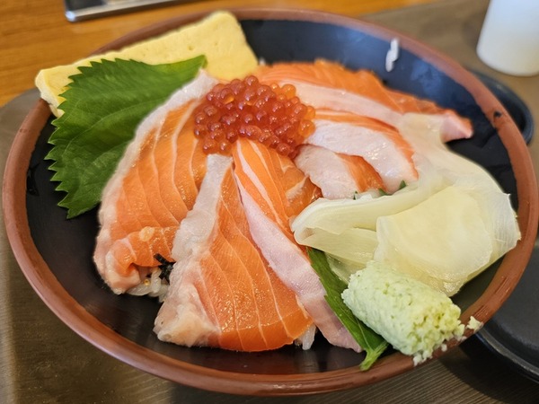 サーモンいくら丼