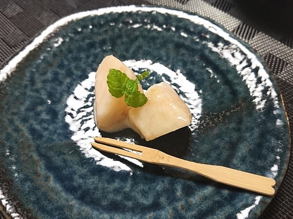 桃をひと口。。