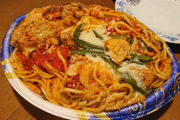 肉のチーズ焼き添えナポリタン（ハンバーグ）