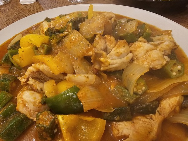 鶏肉とオクラの煮込み