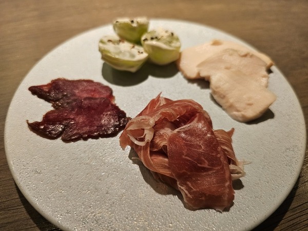 01 生ハムの盛り合わせ