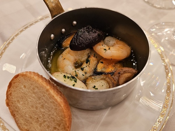 海の幸と茸のアヒージョ