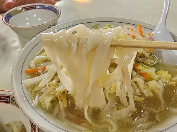 汁ありはツルツル麺。