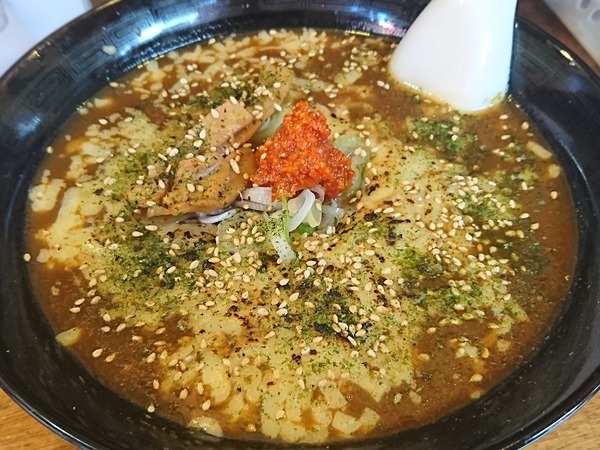 これがチーズカレーラーメン!