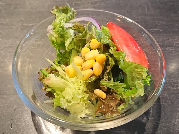 セットのサラダ。