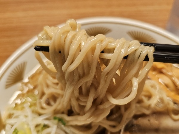 麺は食感よし。