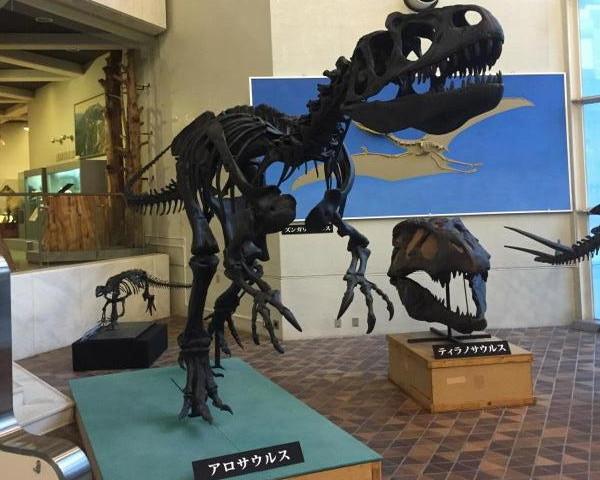 アロサウルス