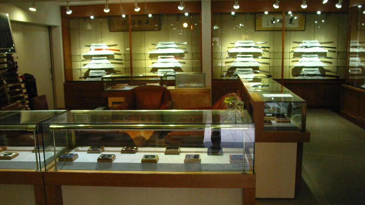 霜剣堂 原宿店店内