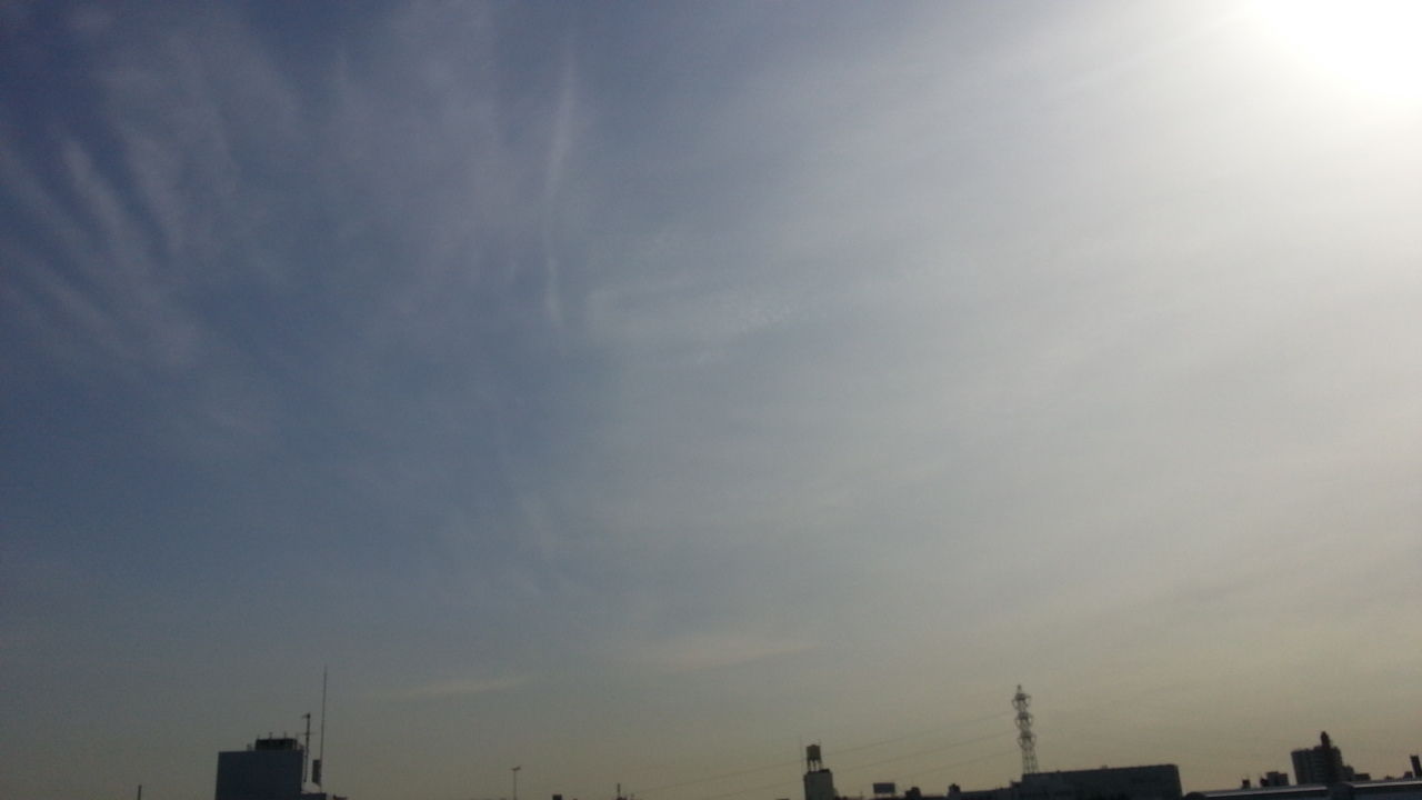 11 30 青空に薄い雲が多い なんとなーく 空