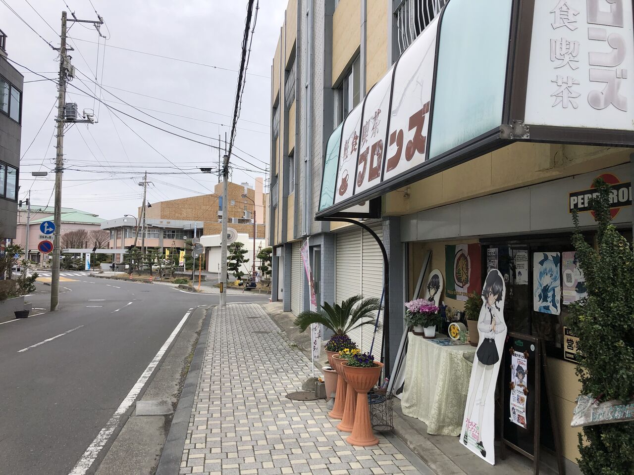 ガルパンの聖地 喫茶ブロンズ で名物の鉄板ナポリタン 日本の100名城と美しい神社を巡る旅人 ニッポントラベル