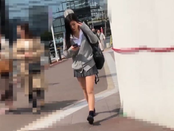 【HD盗撮動画】すでに完成された美脚を保持するJK美少女のパンチラを追跡して乱獲撮り！！