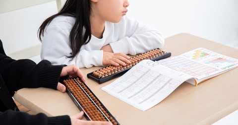 【悲報】低所得世帯に産まれた子ども、習い事を一切させてもらえない→謎の勢力「親ガチャなんてない」