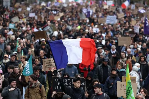 フランス人「物価高？デモだ！」　日本「物価高？ネットで文句だ！」←これどっちが正しいの？