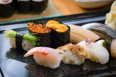 【悲報】ワイ、昼休憩に寿司を食べただけで上司にブチギレられる