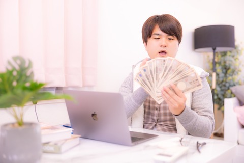 【悲報】12億円が当選した20代男性、「詐欺」に遭いすべてを失う・・・