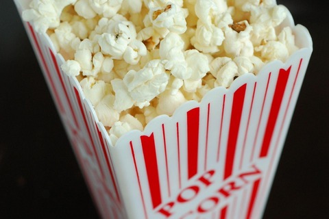 【ライフハック】映画館、実は「無料」でポップコーン食べられると判明ｗｗｗｗｗ
