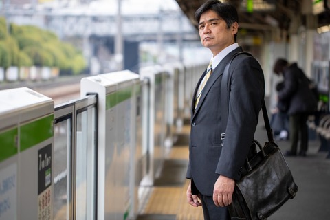 「45歳の父親の年収が600万しか無くて唖然とした…」←X民ブチギレｗｗｗ