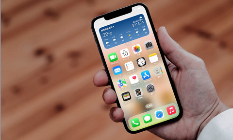 日本人、遂にキレた！「スマホが15万円以上するなら不買だ。性能なんてどうでも良い！値段を落とせ」