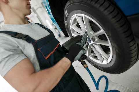 ワイ「タイヤ交換してや」車屋「5千円です」ワイ「ファッ！？工具貸せ自分でやるから」