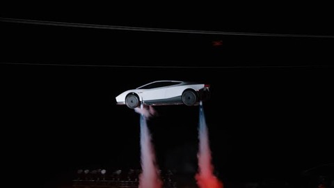 テスラの空飛ぶロードスター、空気の力で車体浮上→株価は2%下落