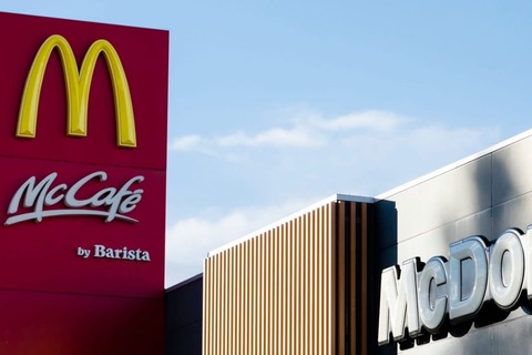 【悲報】マクドナルドさん、貧乏人は食べられない「高級食品」になってしまう・・・