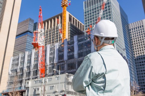 【悲報】会社「事務職の皆あつまってー！AIで要らなくなったから今日から建設現場に異動ね！」