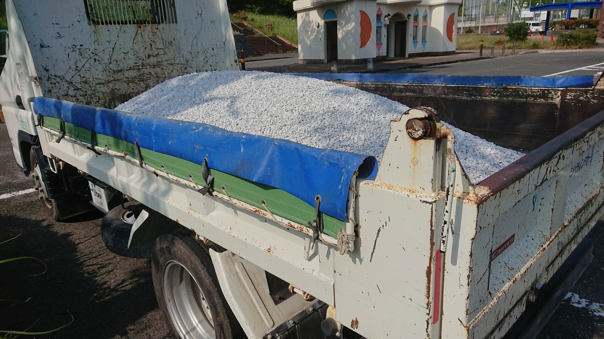 防草雑草対策 福岡県北九州市へ石灰砂利 白庭砂利 植木屋 庭師 剪定 伐採 雑草対策 専門業者 庭の便利屋 造園の藤翔blog 防草雑草対策 福岡県北九州市へ石灰砂利 白庭砂利 植木屋 庭師 剪定 伐採 雑草対策 専門業者 庭の便利屋 造園の藤翔blog