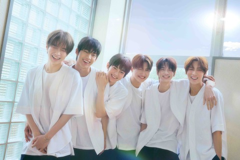 TWS Sparkling Blue: 1st Mini Album (ランダムバージョン) CD