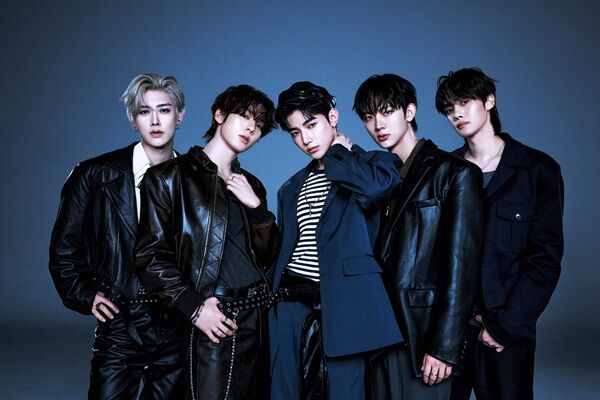 AND2BLE 1st mini ALBUM 「Sequence 01: Curiosity」日本限定特典付