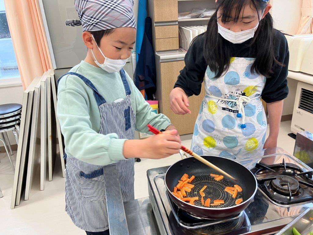 5/13(月) おいしくいためるためには？ : とうや小学校 大好き！