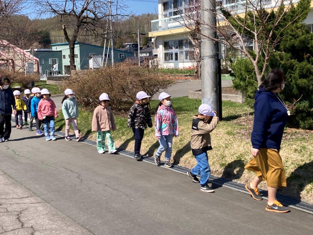 1・3年生 校舎周りで生物観察 : とうや小学校 大好き！
