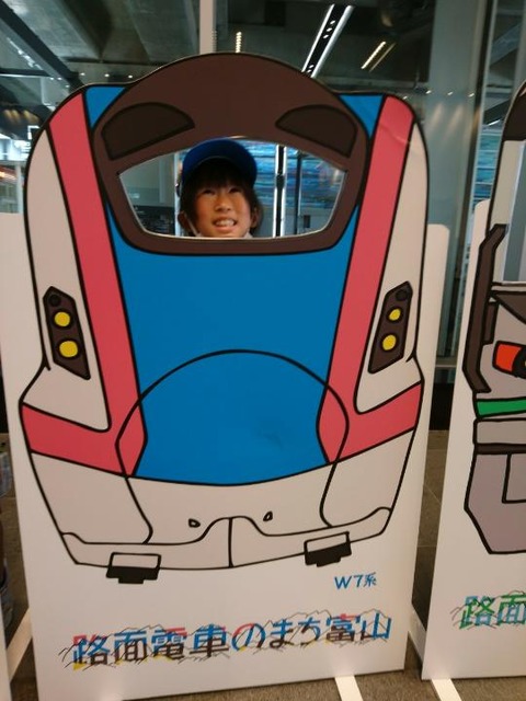 line_2944776561427