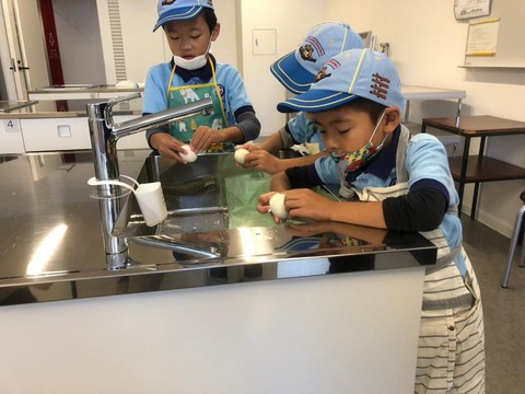 line_89925526995744_1