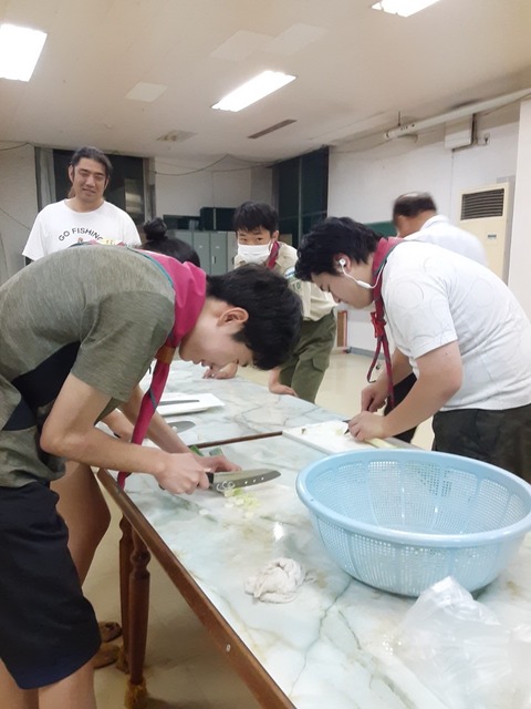 [富山10団] オイスカ豚汁作り