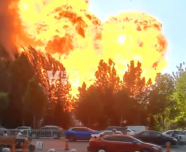 【動画】中国あるある、恒例の工場が爆発！巨大な火球がド派手に膨れ上がる！